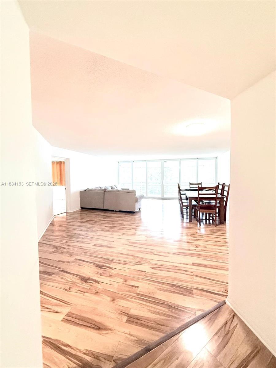 G304 2 / 2 1789 sq. ft. $ 2026-04-03 0 foto