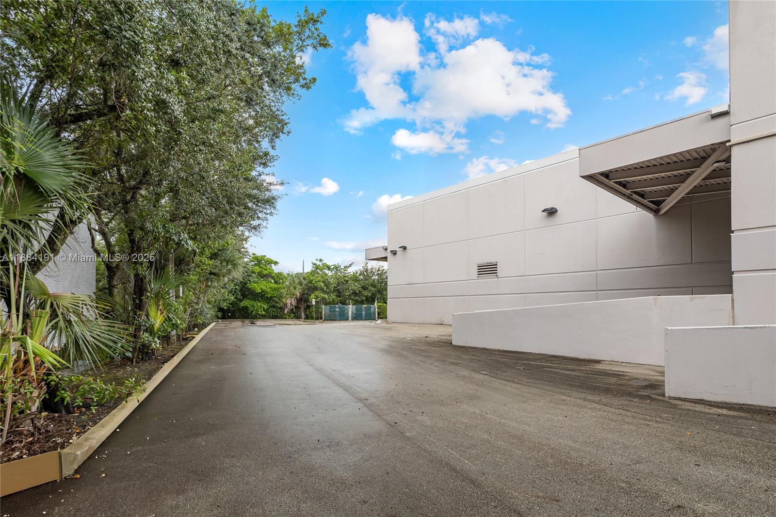 See details / sq. ft. $ 2025-09-24 0 Photo