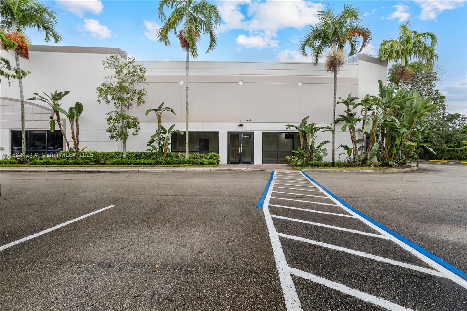 See details / sq. ft. $ 2025-09-24 0 Photo