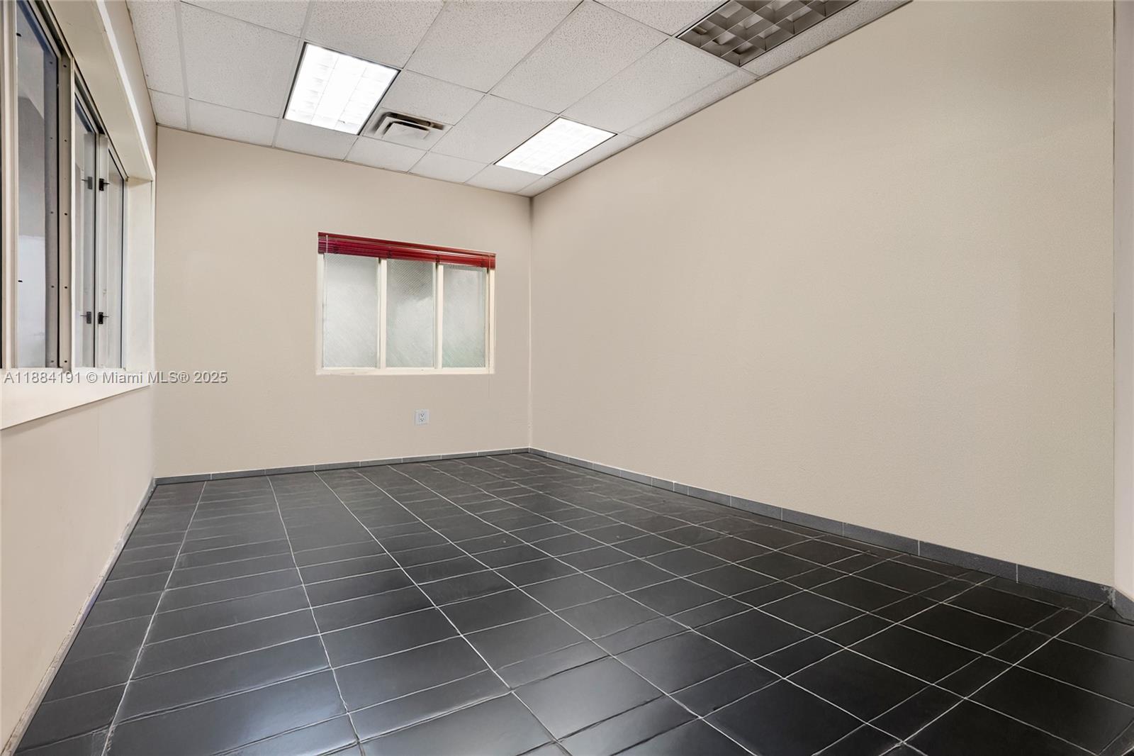 See details / sq. ft. $ 2025-09-24 0 Photo