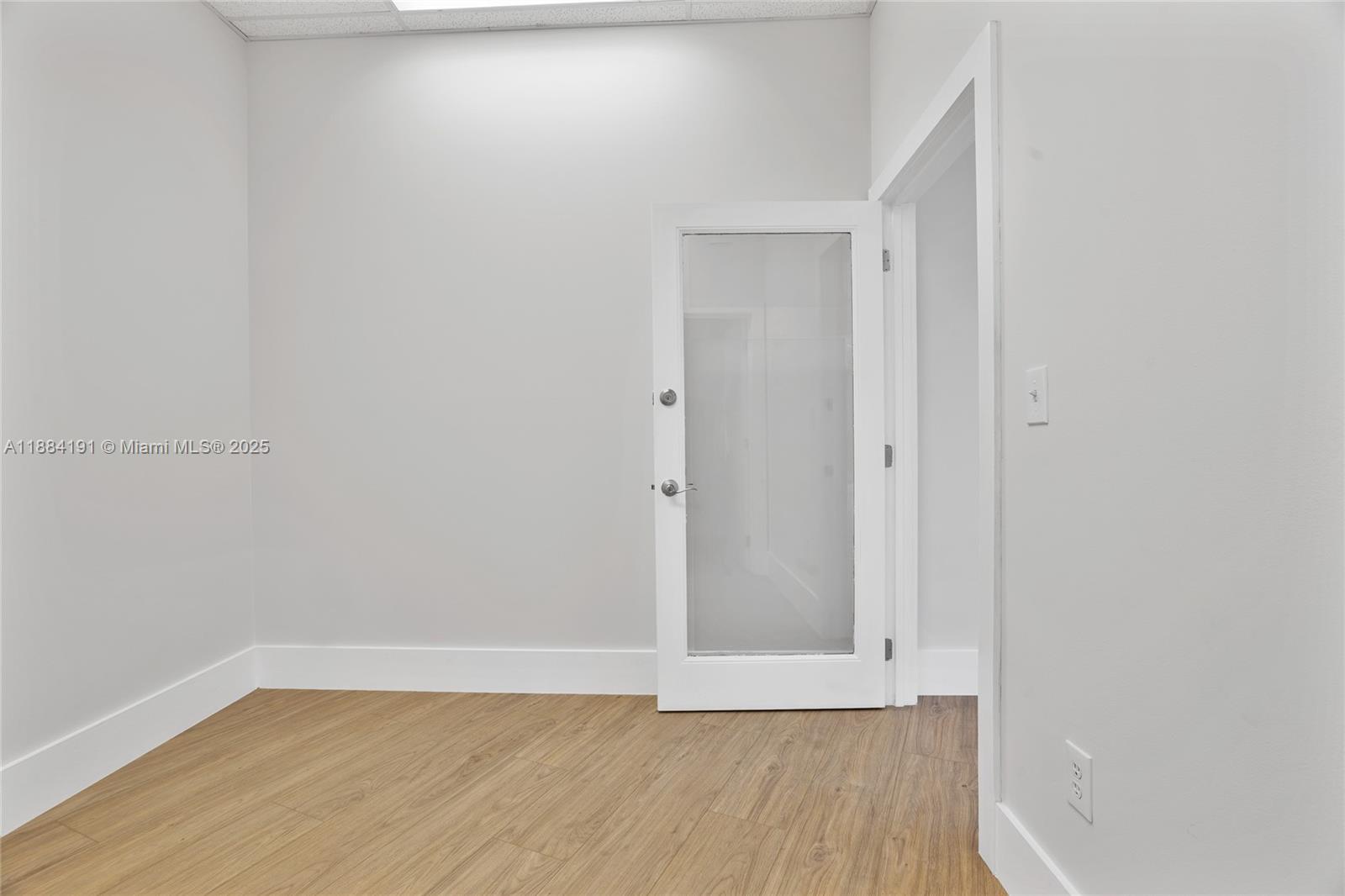 See details / sq. ft. $ 2025-09-24 0 Photo