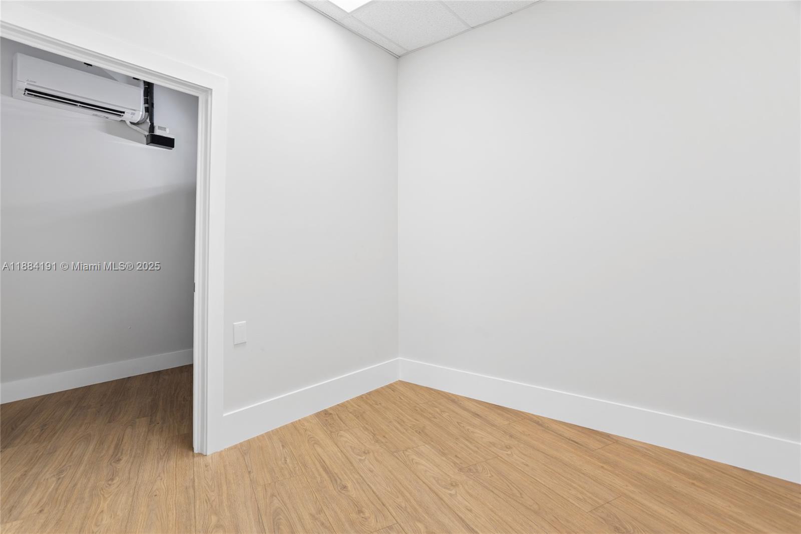 See details / sq. ft. $ 2025-09-24 0 Photo
