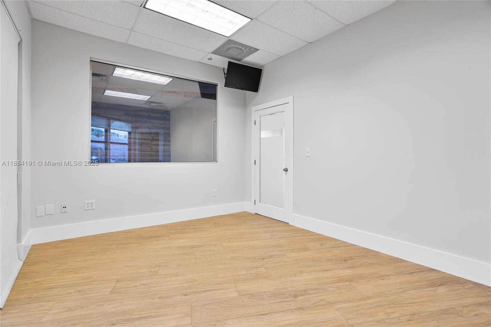 See details / sq. ft. $ 2025-09-24 0 Photo