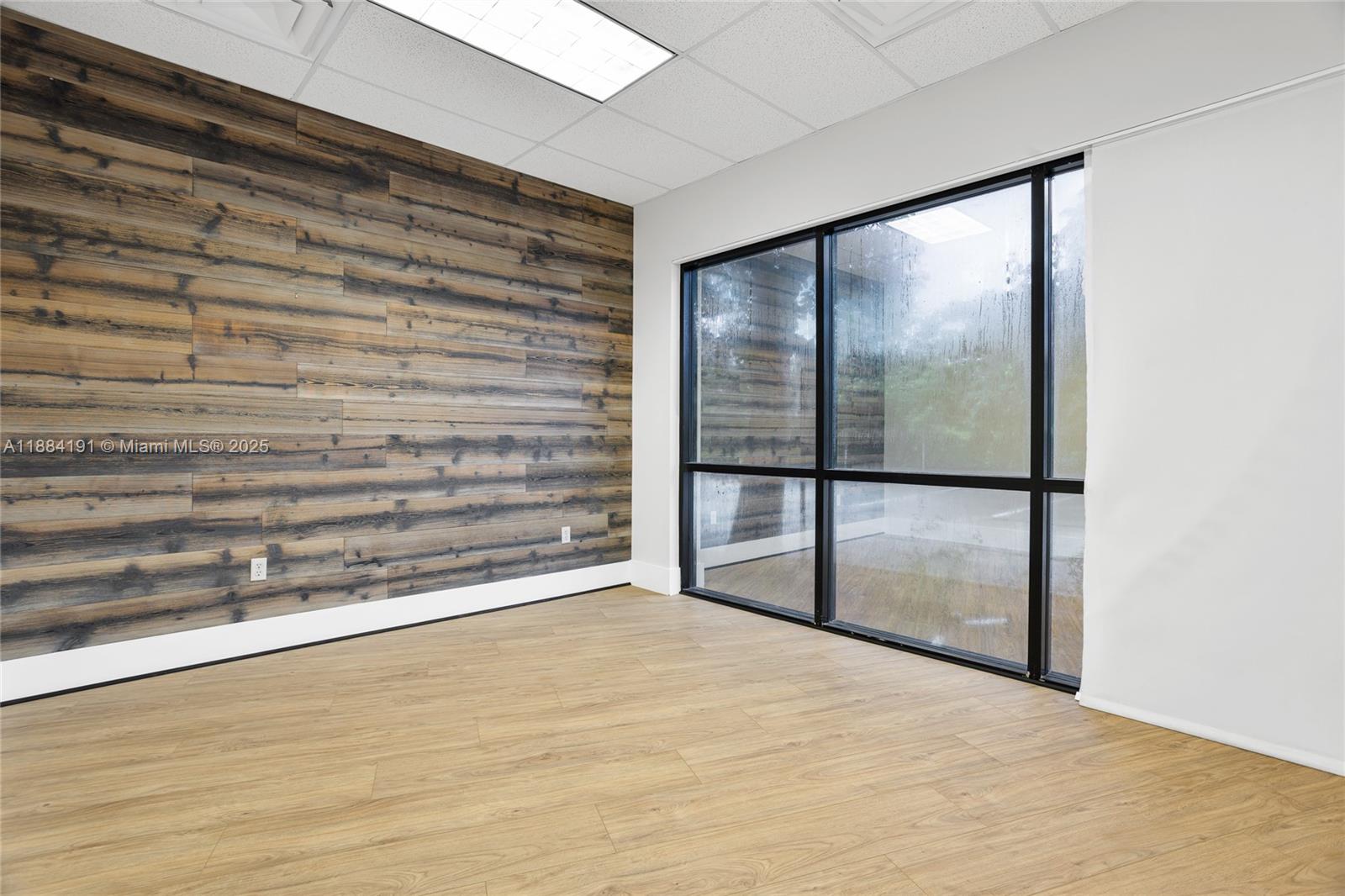 See details / sq. ft. $ 2025-09-24 0 Photo
