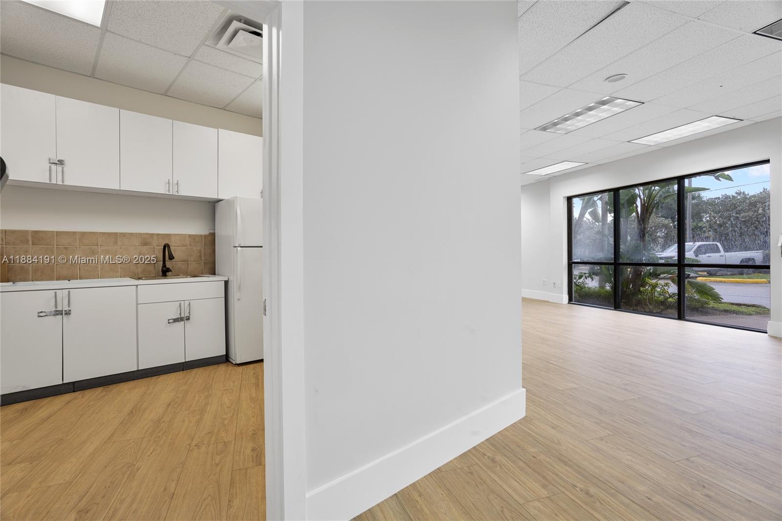 See details / sq. ft. $ 2025-09-24 0 Photo