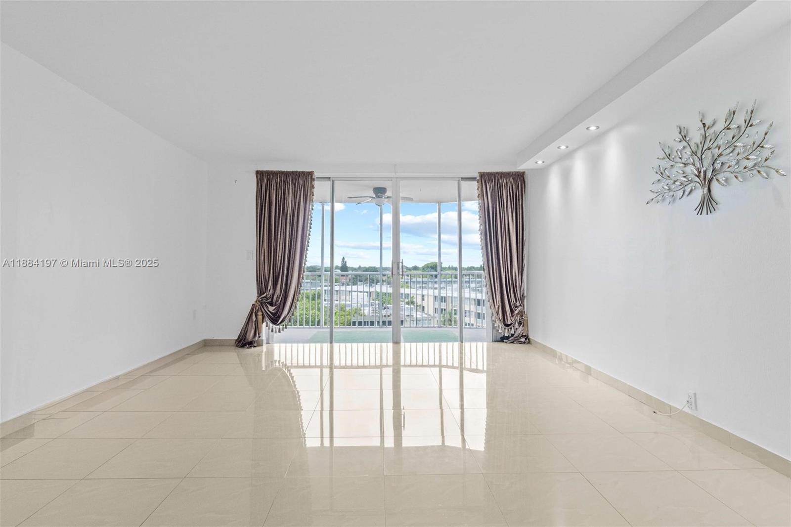 700-1 2 / 2 1633 sq. ft. $ 2025-09-24 0 Photo