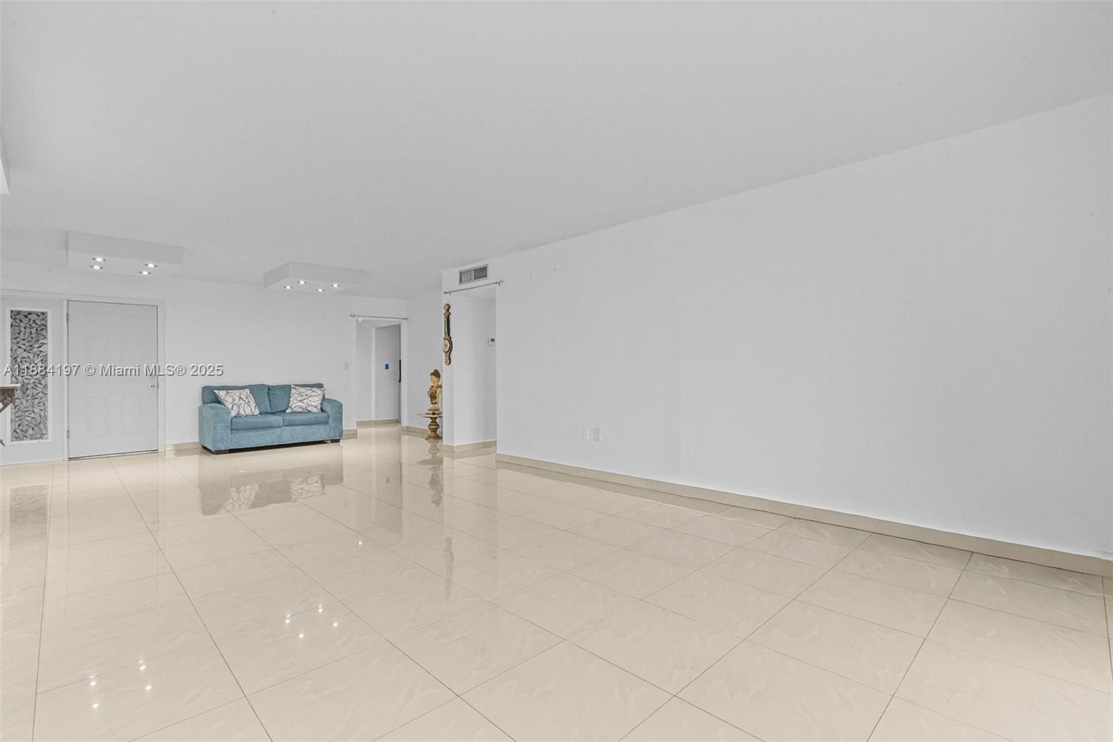 700-1 2 / 2 1633 sq. ft. $ 2025-09-24 0 Photo