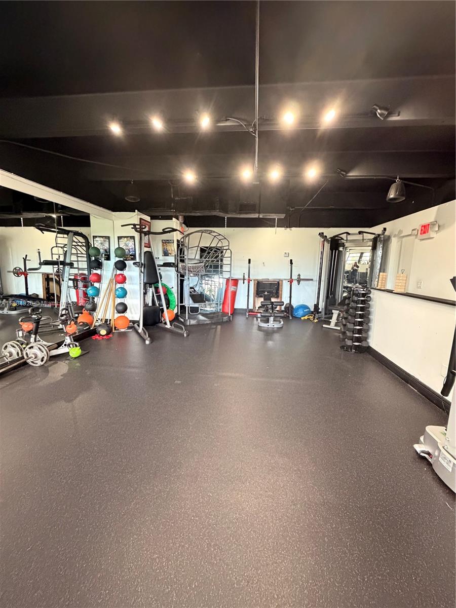 10  /   sq. ft. $ 2025-09-24 0 Photo