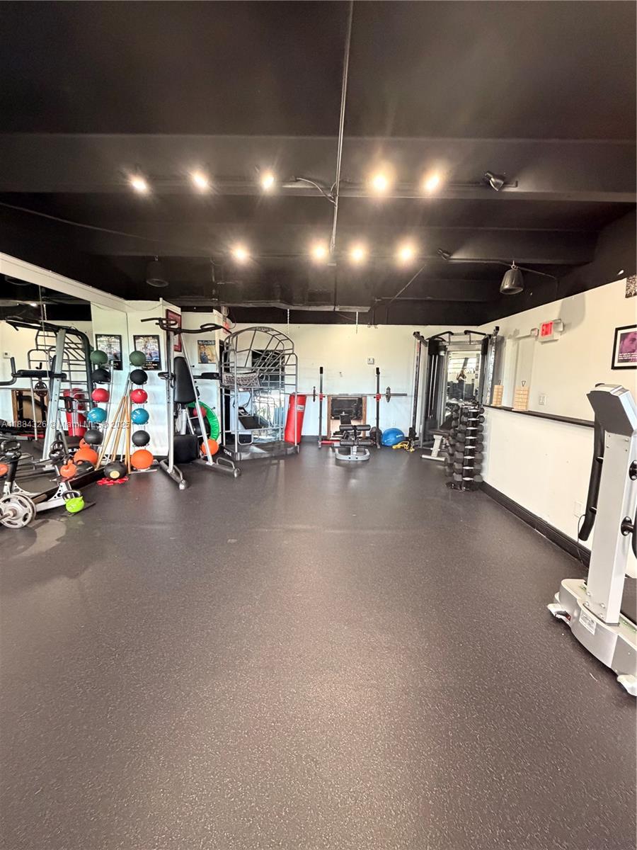 10  /   sq. ft. $ 2025-09-24 0 Photo