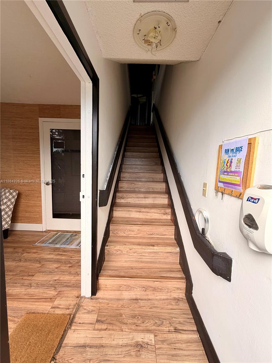 10  /   sq. ft. $ 2025-09-24 0 Photo
