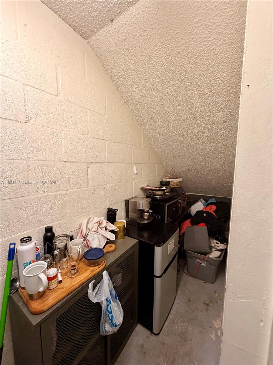 10  /   sq. ft. $ 2025-09-24 0 Photo
