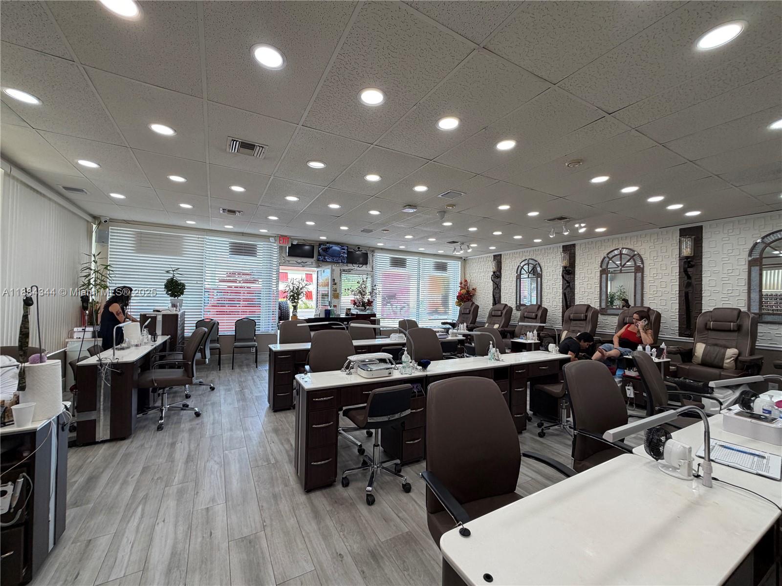 Подробнее / кв.футов $ 2025-10-03 0 Фото