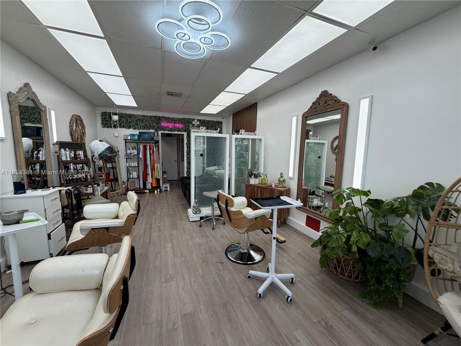 Подробнее / кв.футов $ 2025-10-03 0 Фото