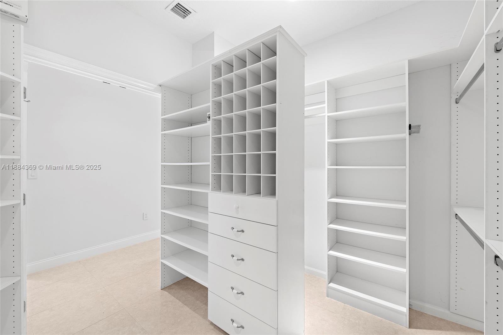 Photo of 3780 207th Ter  (3780), Aventura, Florida, 33180 - Master bedroom Walk-In closet
