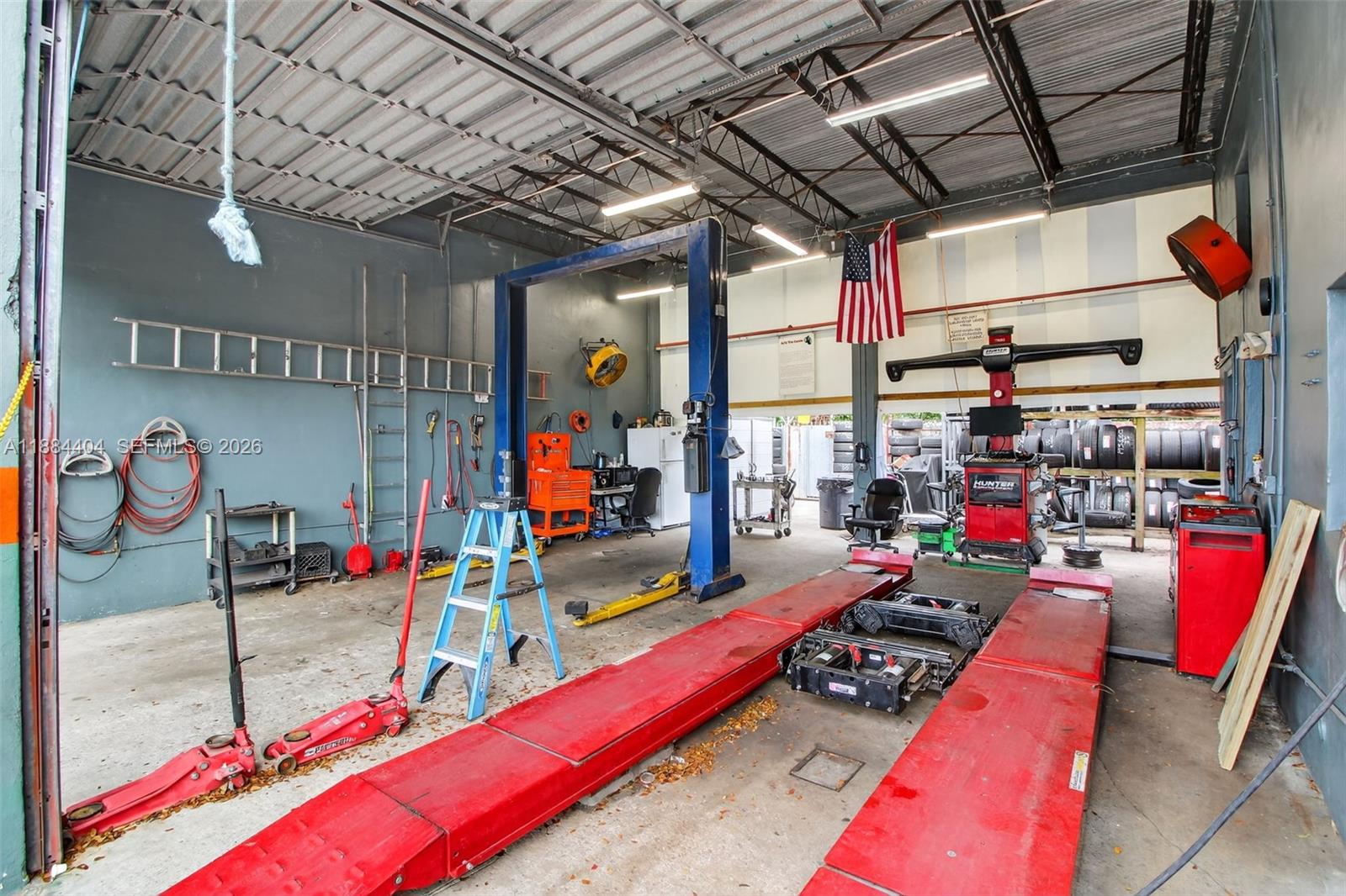   /   кв.футов $ 2025-09-24 0 Фото