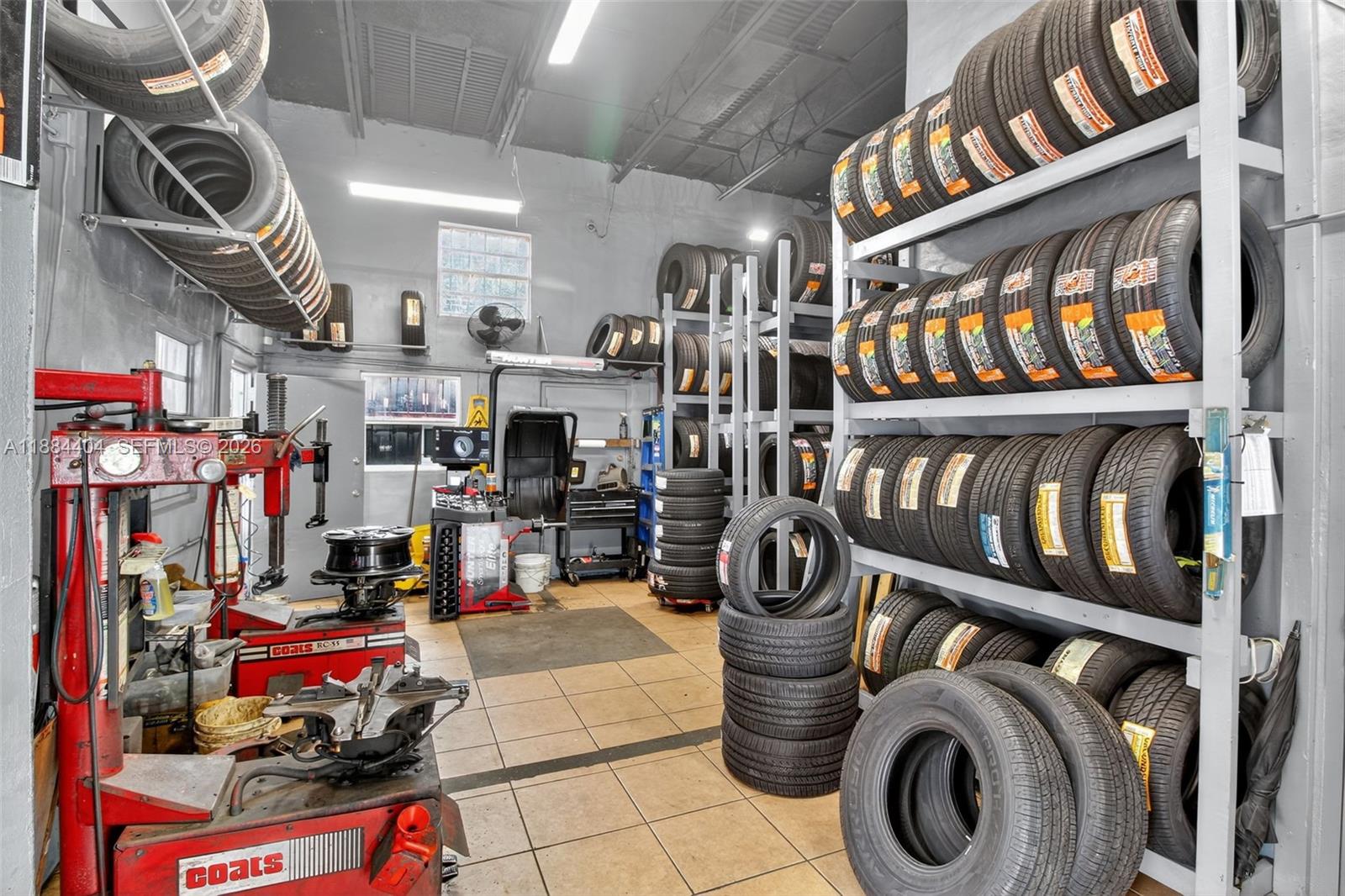   /   кв.футов $ 2025-09-24 0 Фото