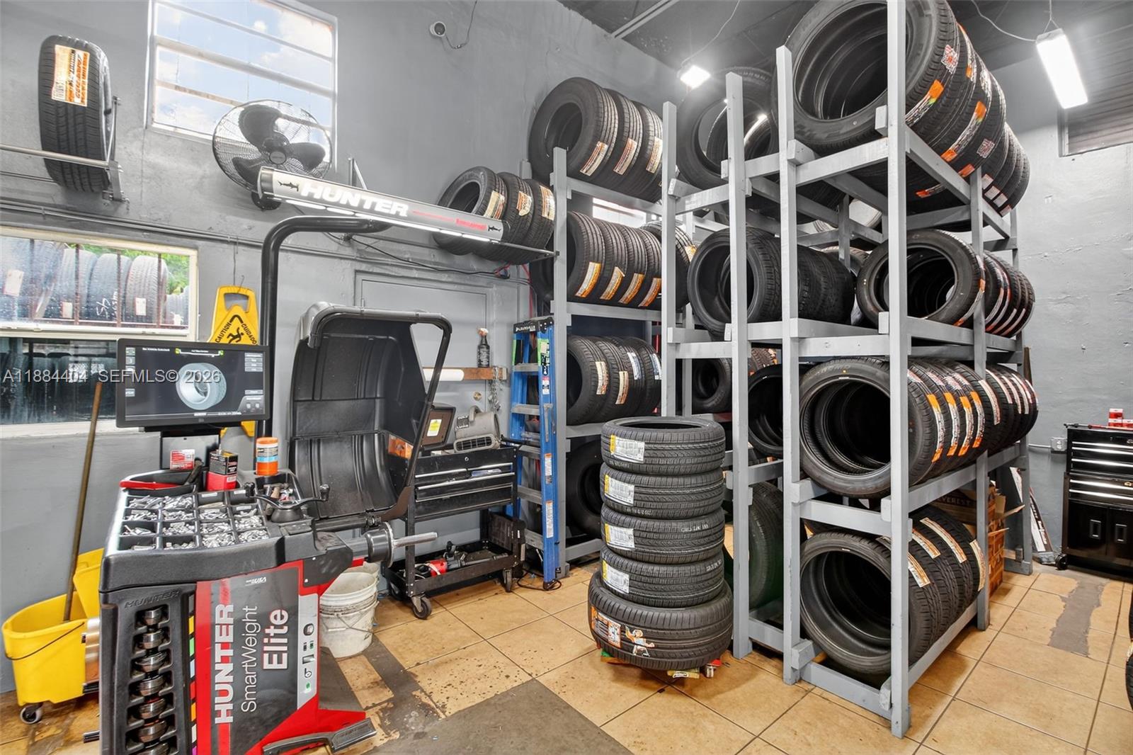   /   кв.футов $ 2025-09-24 0 Фото