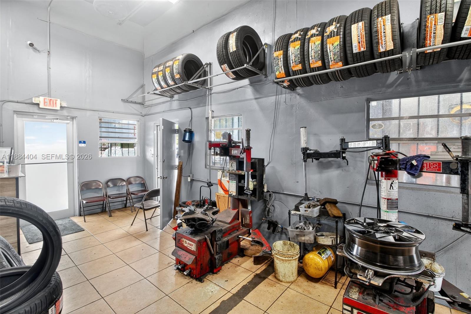   /   кв.футов $ 2025-09-24 0 Фото