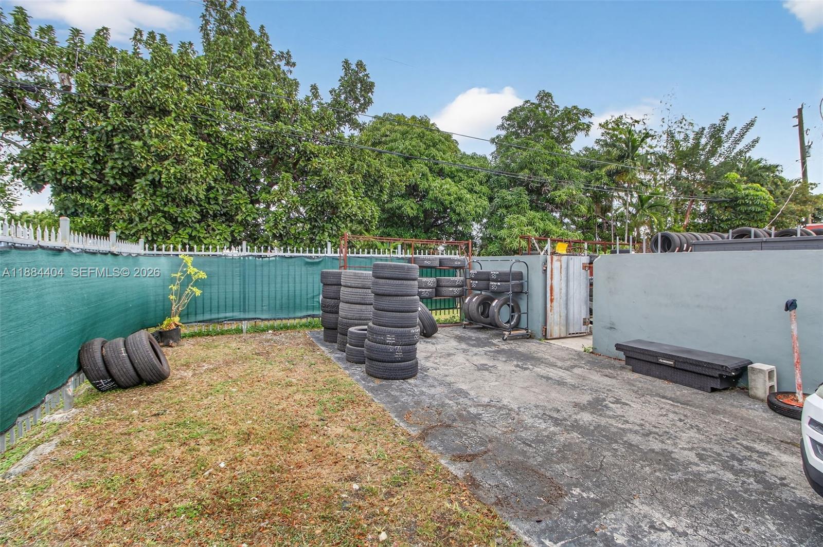   /   кв.футов $ 2025-09-24 0 Фото