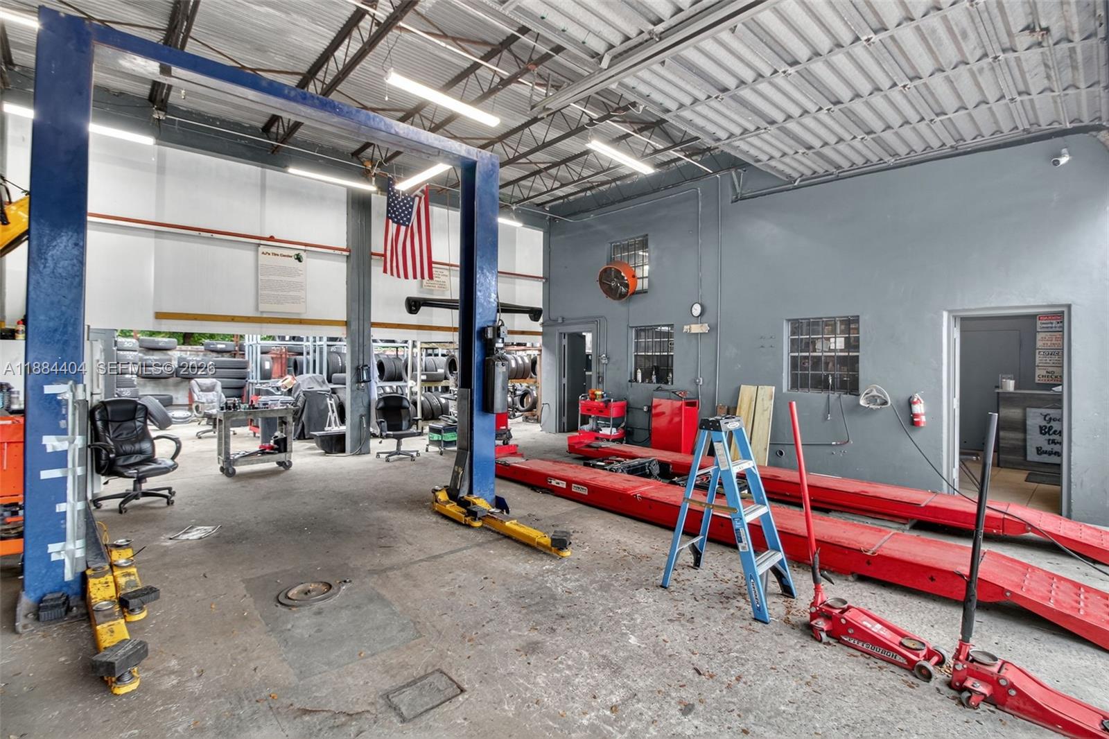   /   кв.футов $ 2025-09-24 0 Фото