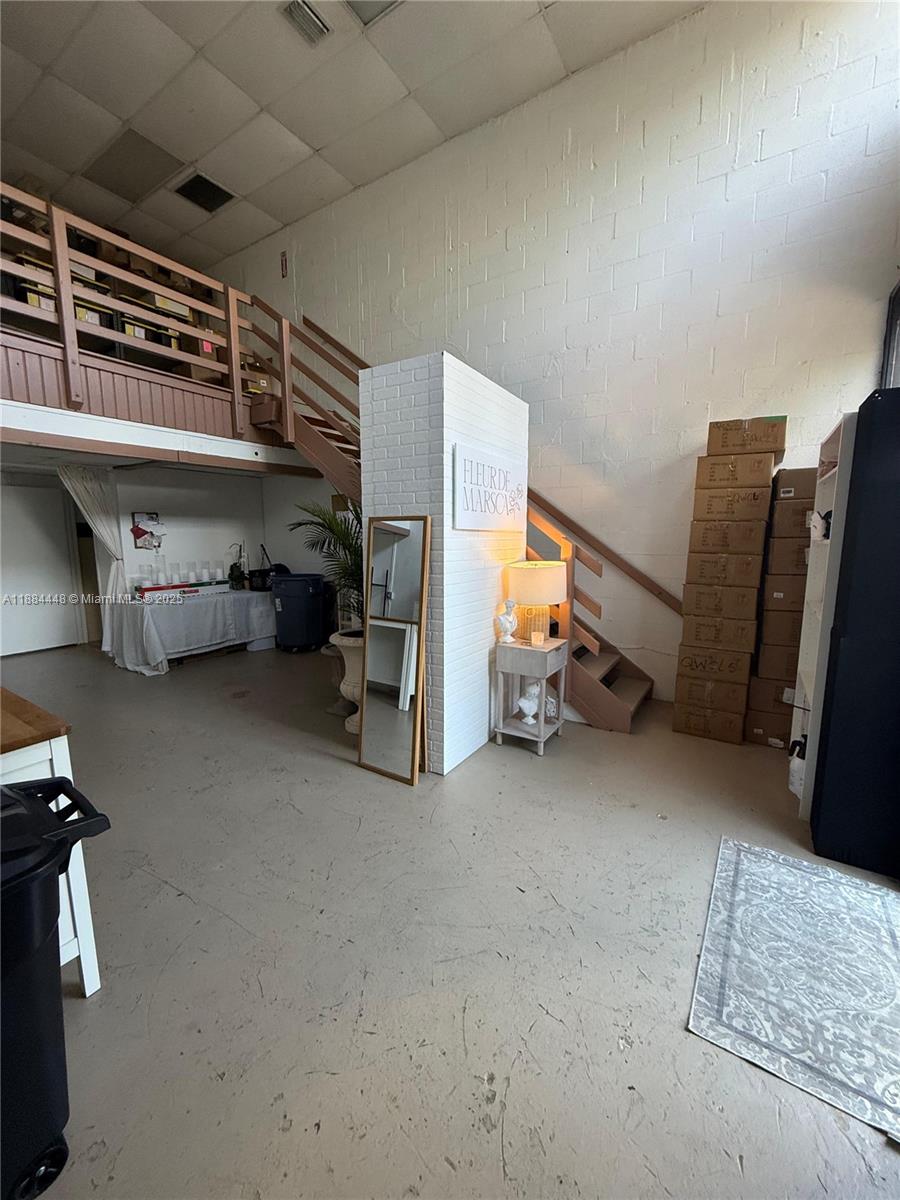 See details / sq. ft. $ 2025-09-28 0 Photo