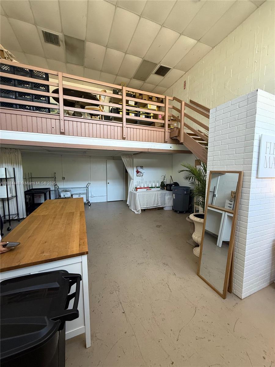 See details / sq. ft. $ 2025-09-28 0 Photo