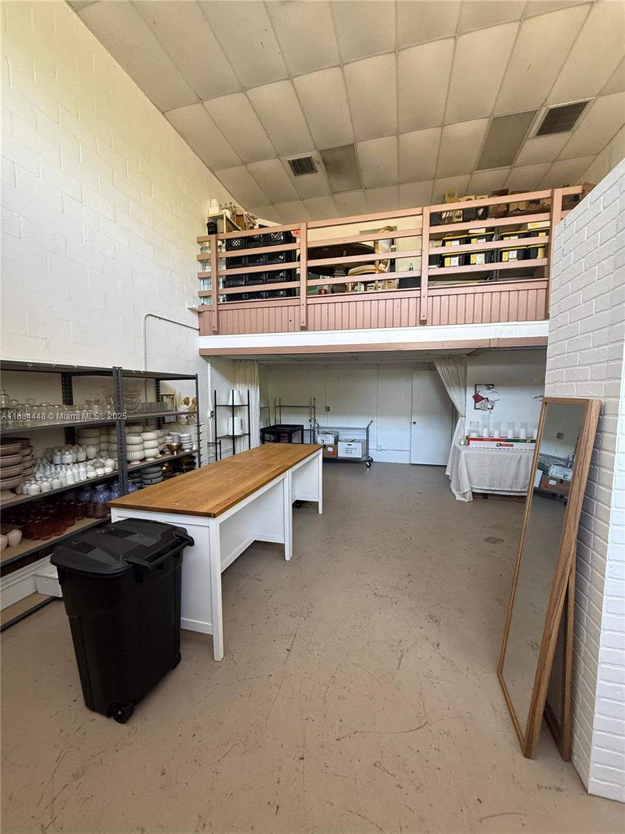 See details / sq. ft. $ 2025-09-28 0 Photo