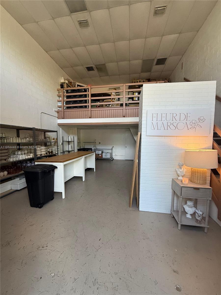 See details / sq. ft. $ 2025-09-28 0 Photo