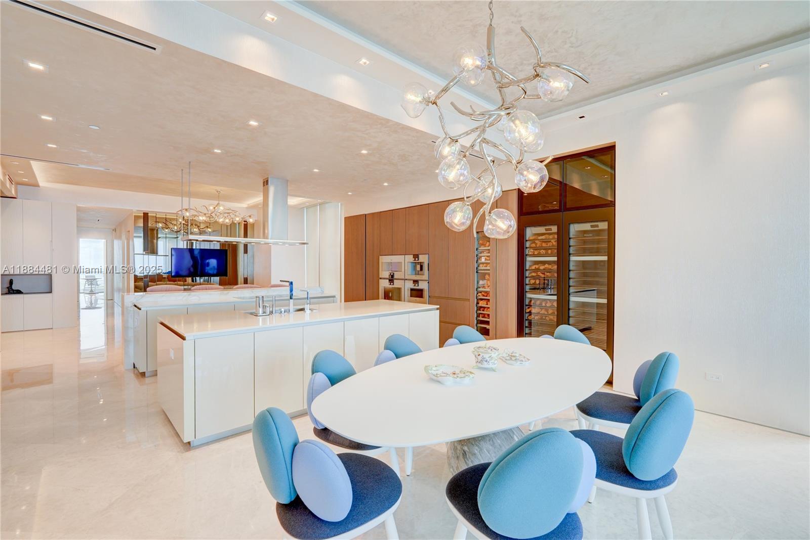 See details 5001 4 / 6 3625 sq. ft. $ 2025-09-24 0 Photo