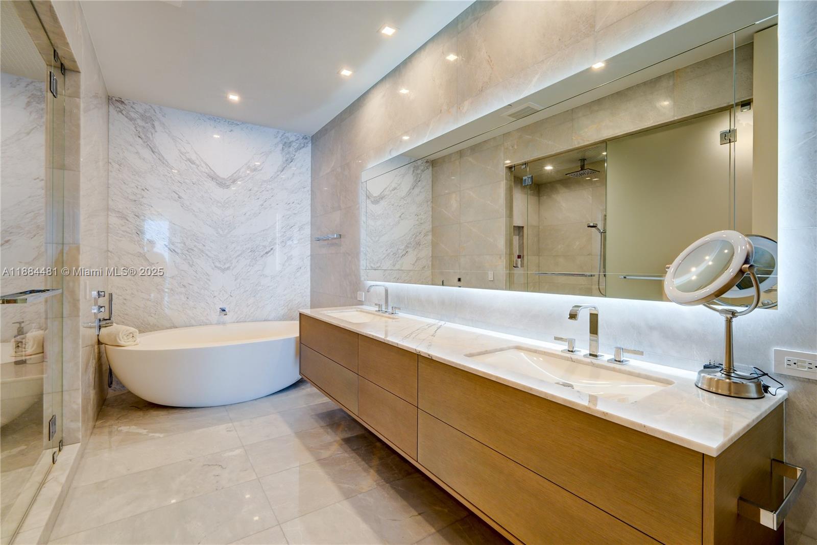 See details 5001 4 / 6 3625 sq. ft. $ 2025-09-24 0 Photo