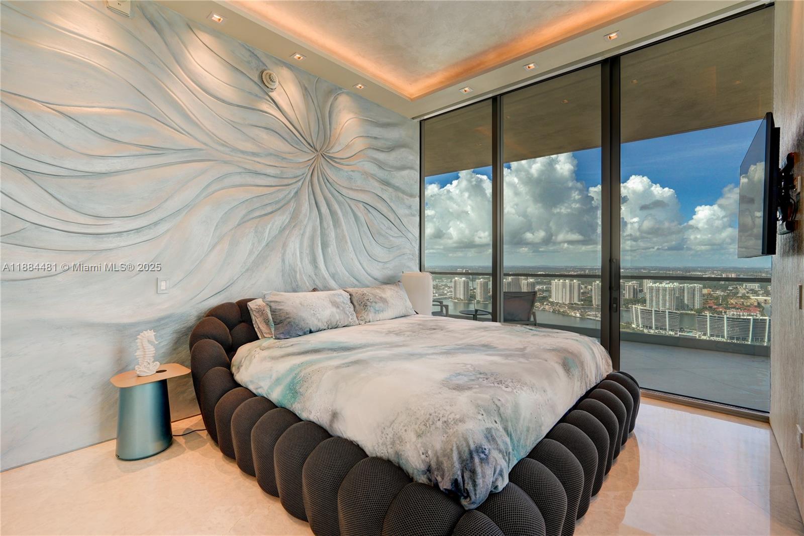 See details 5001 4 / 6 3625 sq. ft. $ 2025-09-24 0 Photo