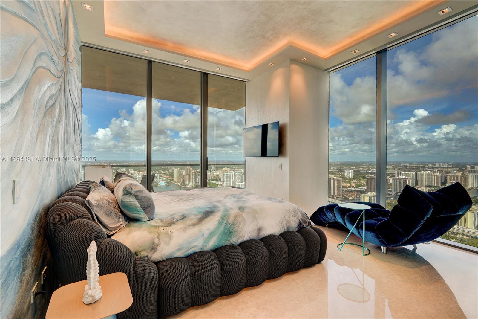 See details 5001 4 / 6 3625 sq. ft. $ 2025-09-24 0 Photo