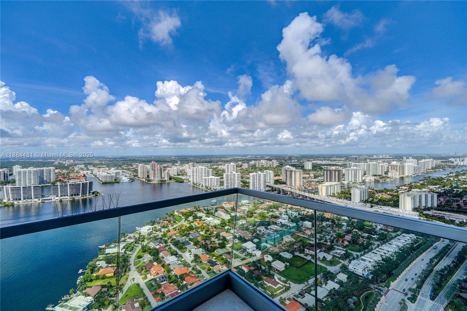 See details 5001 4 / 6 3625 sq. ft. $ 2025-09-24 0 Photo