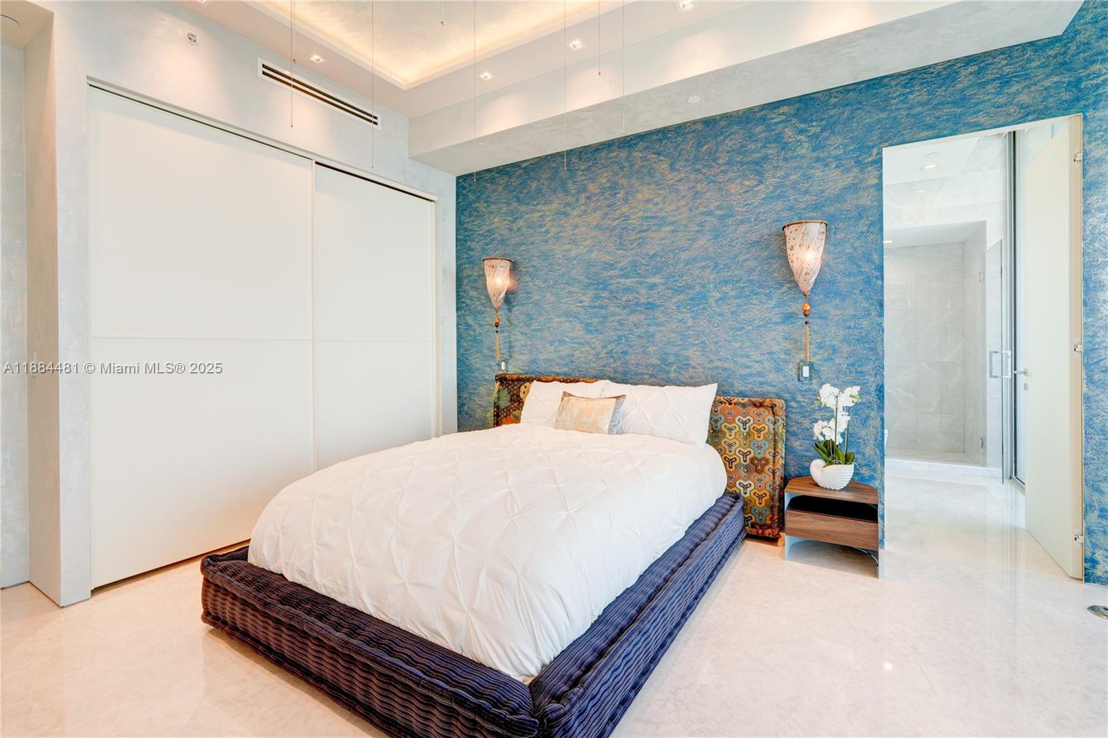 See details 5001 4 / 6 3625 sq. ft. $ 2025-09-24 0 Photo