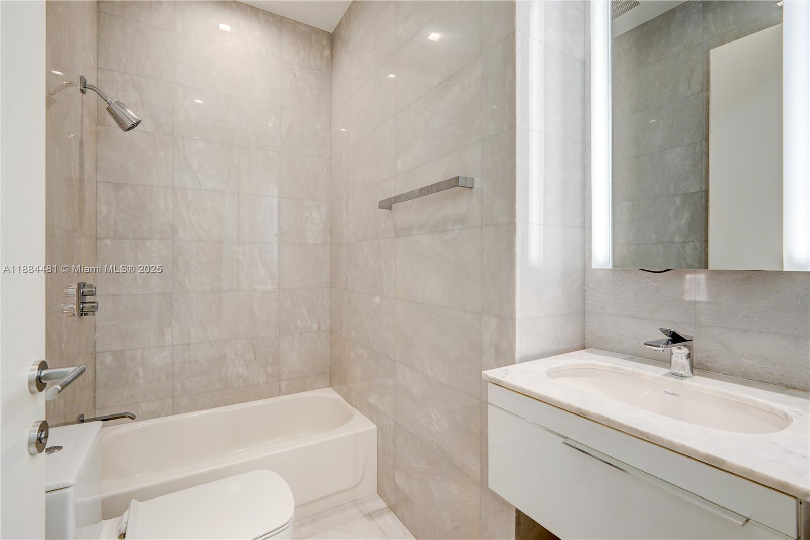 See details 5001 4 / 6 3625 sq. ft. $ 2025-09-24 0 Photo