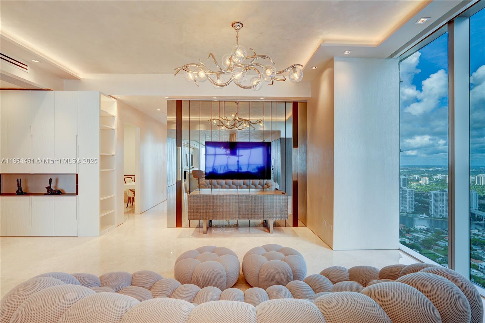 See details 5001 4 / 6 3625 sq. ft. $ 2025-09-24 0 Photo