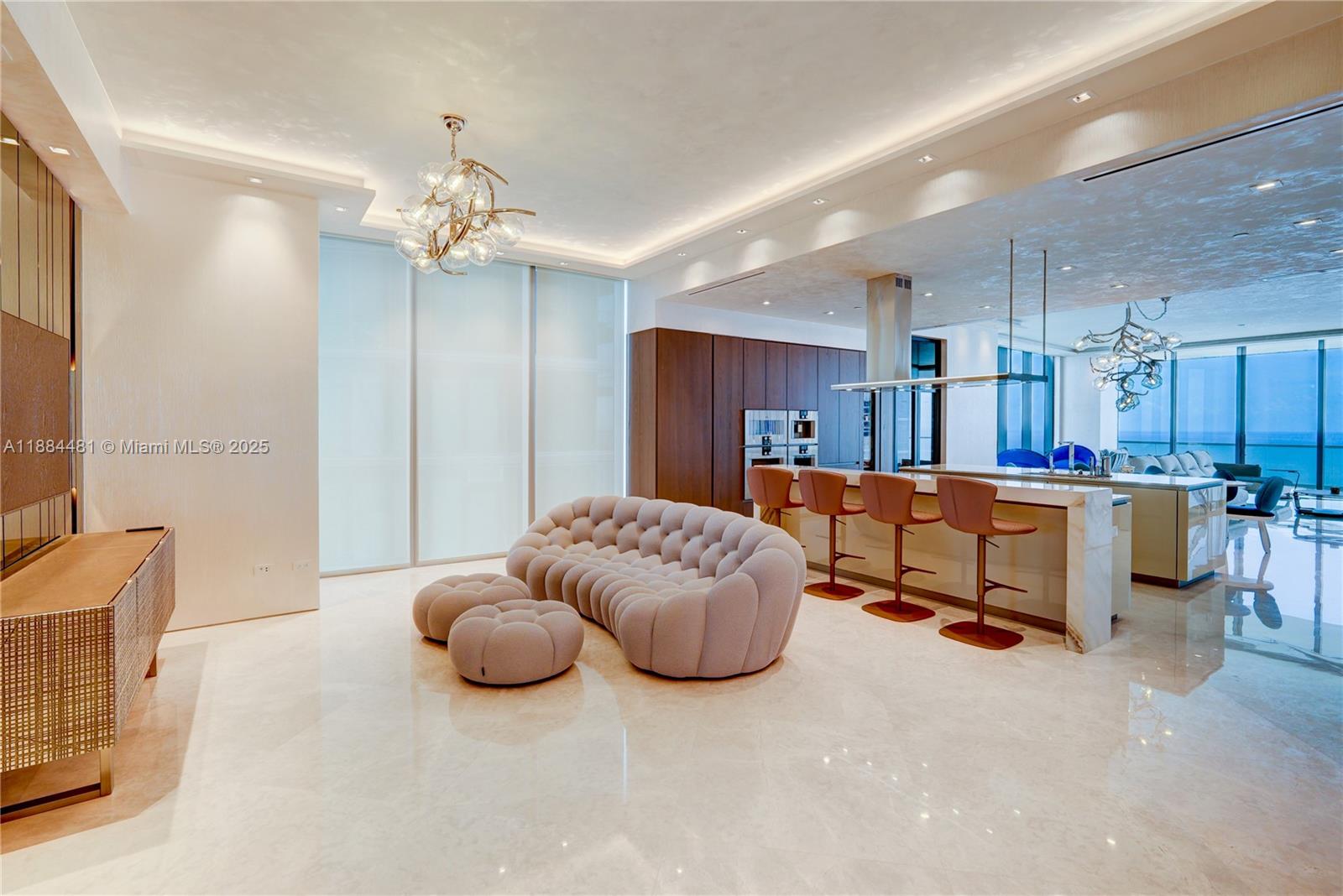 See details 5001 4 / 6 3625 sq. ft. $ 2025-09-24 0 Photo
