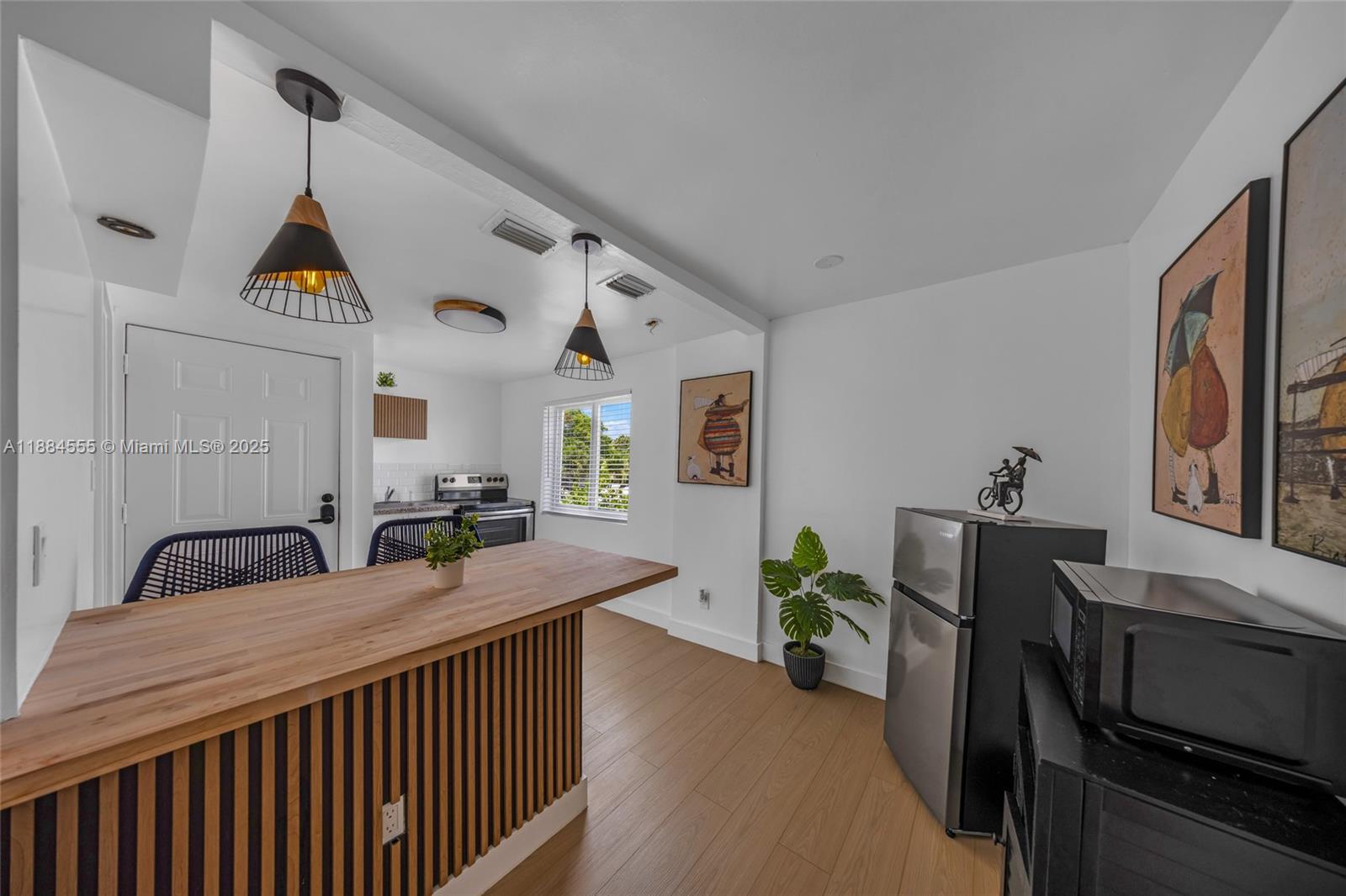  /   sq. ft. $ 2025-09-25 0 Photo