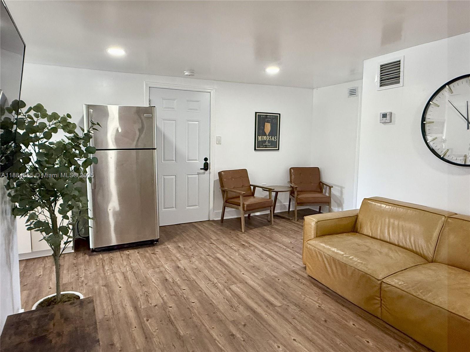   /   sq. ft. $ 2025-09-25 0 Photo