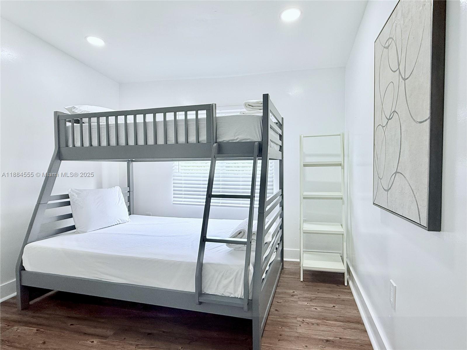   /   sq. ft. $ 2025-09-25 0 Photo