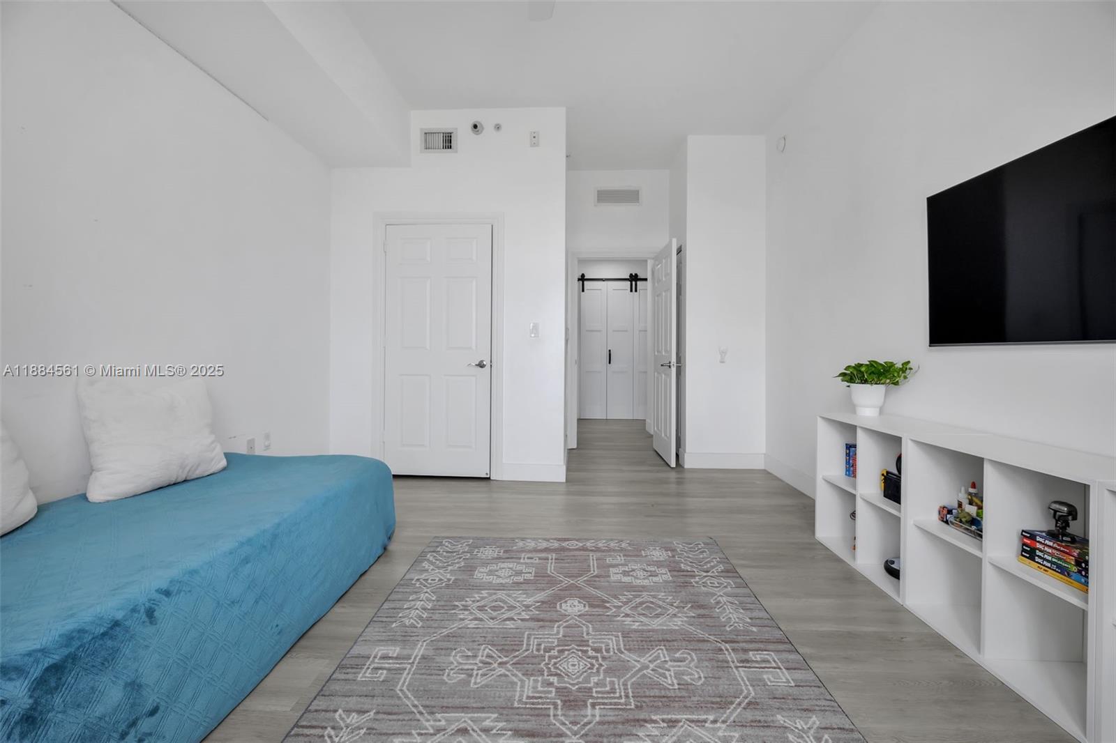 Photo of 3001 185th St  #523, Aventura, Florida, 33180 - 
