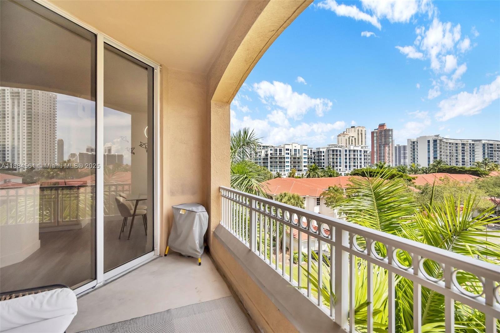 Photo of 3001 185th St  #523, Aventura, Florida, 33180 - 