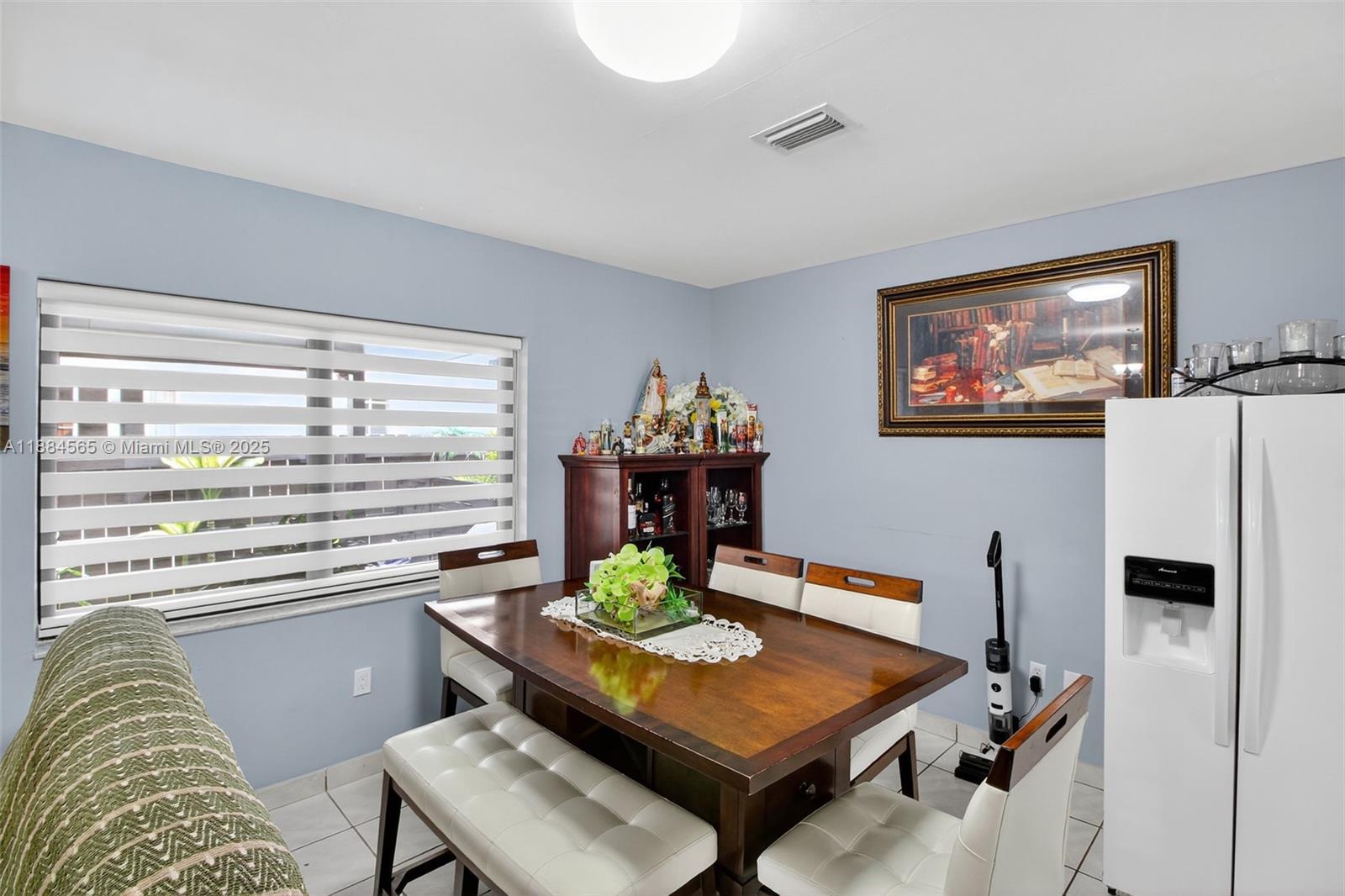 See details / 2343 sq. ft. $ 2025-09-25 0 Photo