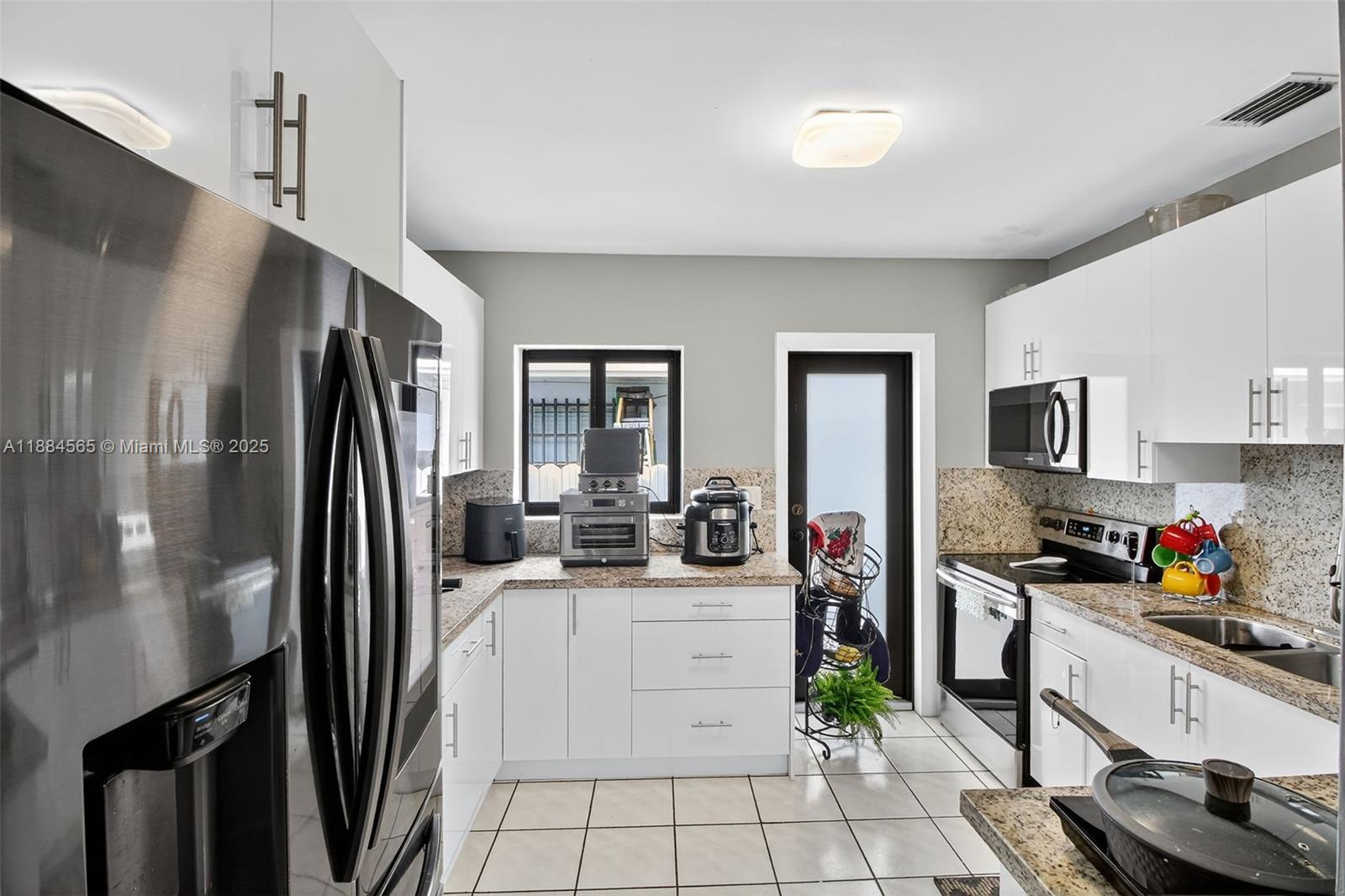 See details / 2343 sq. ft. $ 2025-09-25 0 Photo