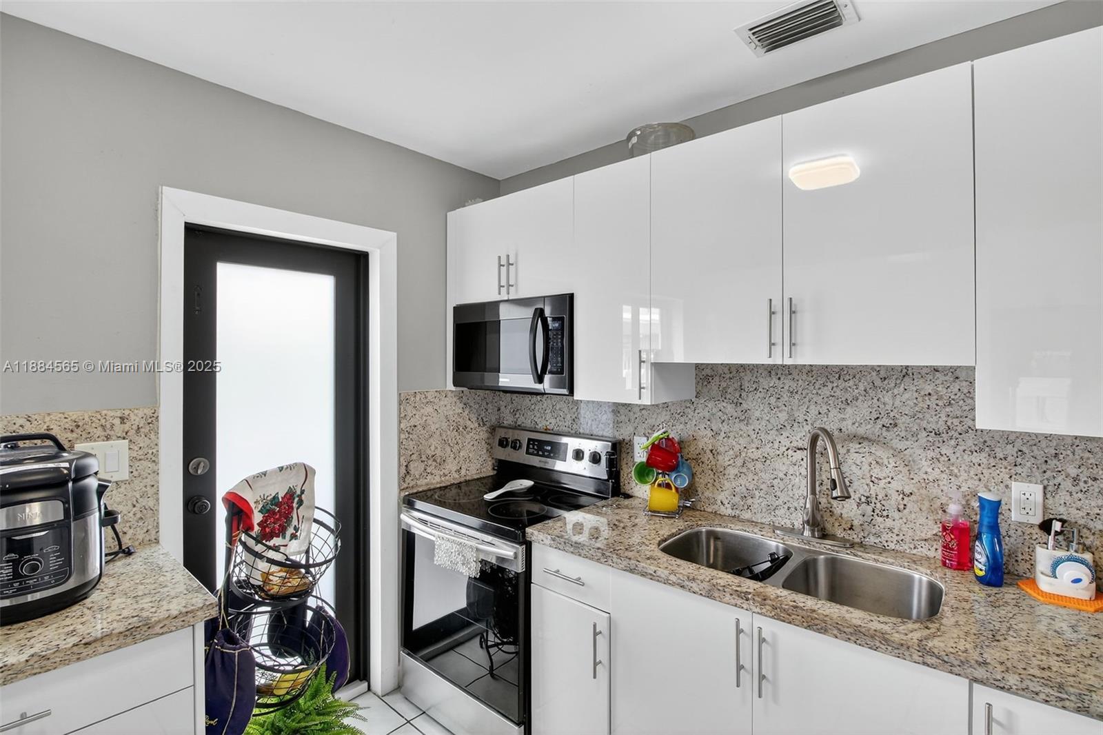See details / 2343 sq. ft. $ 2025-09-25 0 Photo
