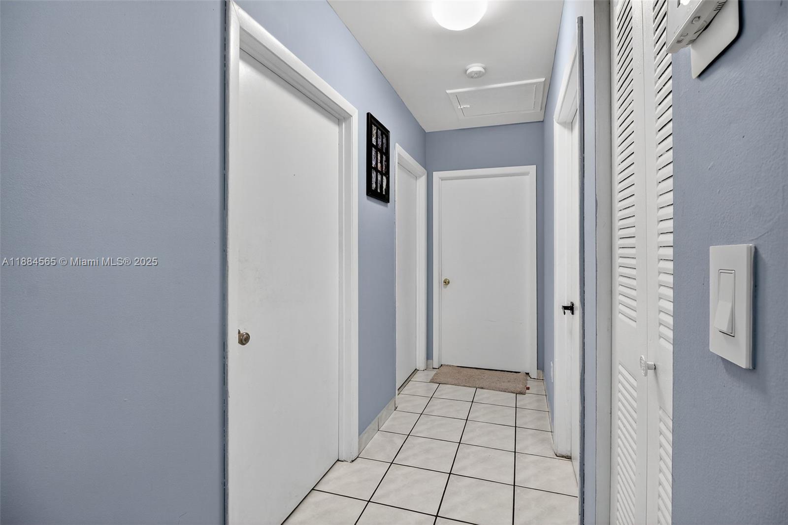 See details / 2343 sq. ft. $ 2025-09-25 0 Photo