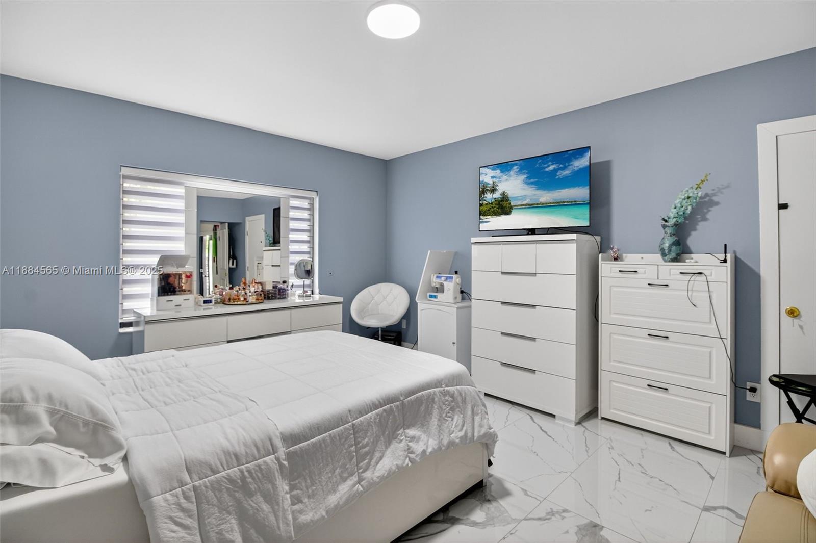 See details / 2343 sq. ft. $ 2025-09-25 0 Photo