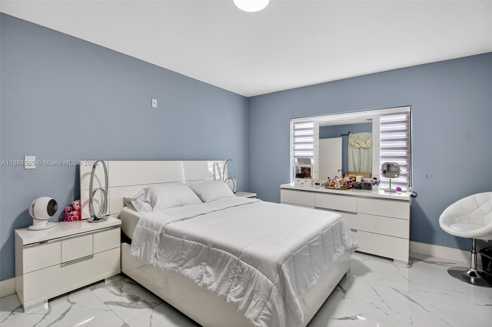 See details / 2343 sq. ft. $ 2025-09-25 0 Photo