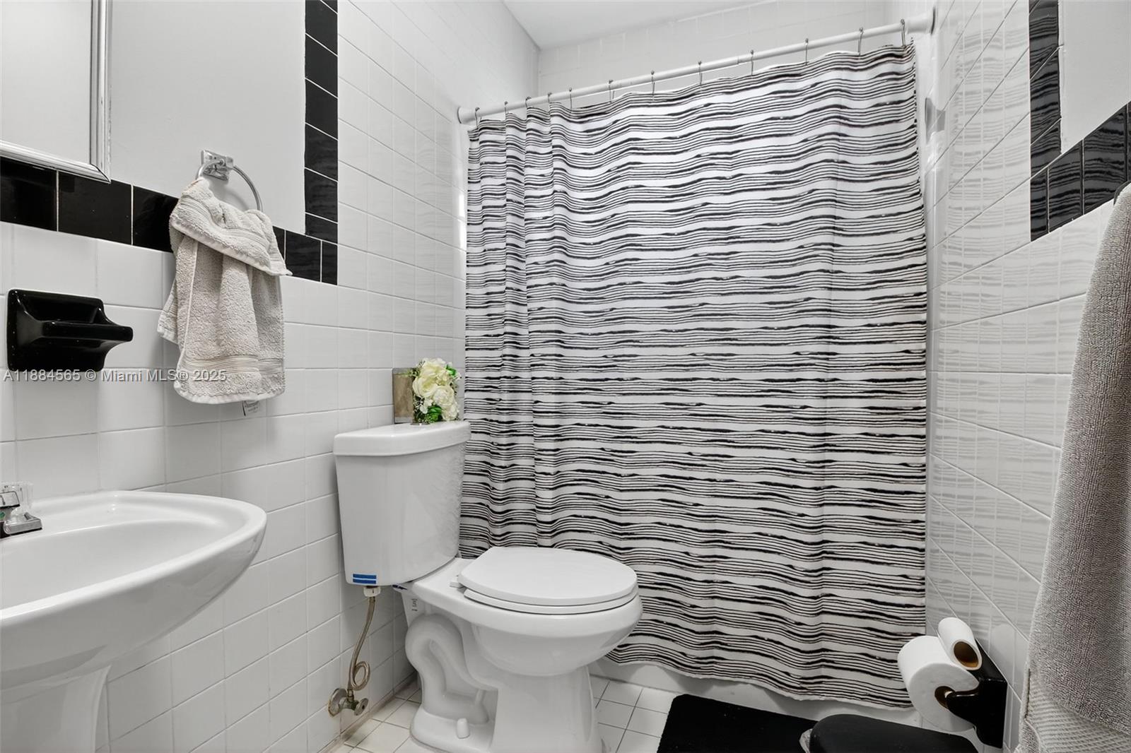 See details / 2343 sq. ft. $ 2025-09-25 0 Photo