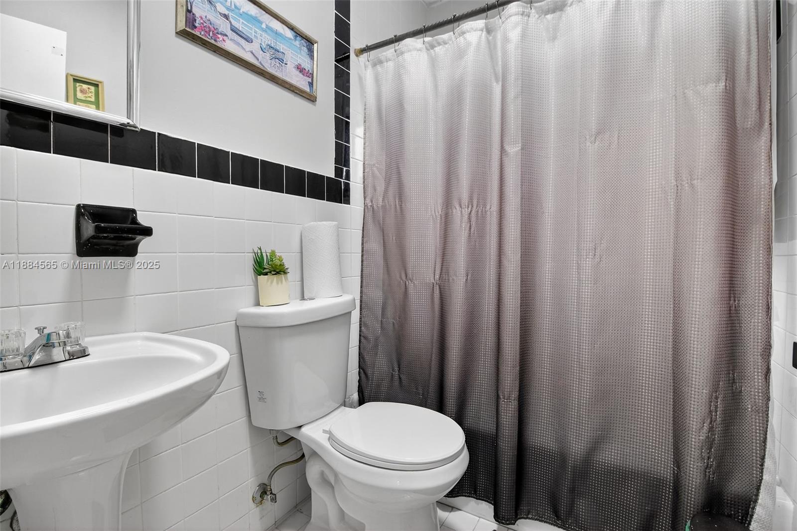 See details / 2343 sq. ft. $ 2025-09-25 0 Photo